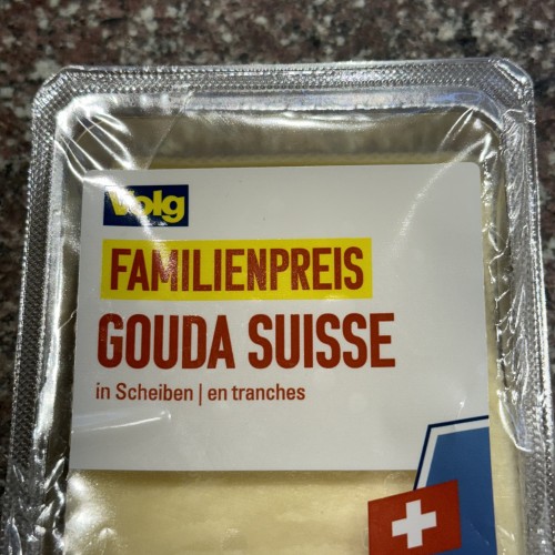 Gouda Suisse. Beschriftung auf einer Packung Käse.