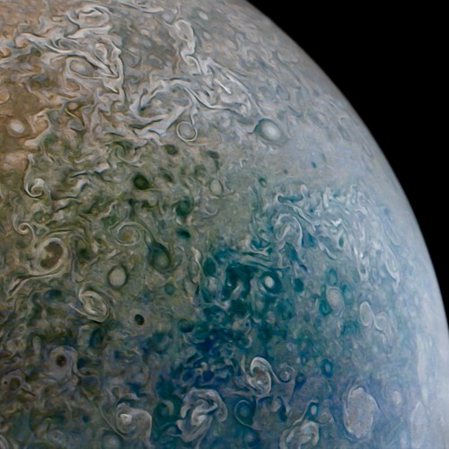 Ausschnitt eines Bilds der Juno-Raumsonde vom Jupiter.
Credit : NASA / SwRI / MSSS / Tanya Oleksuik © CC NC SA 
