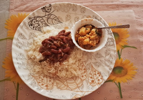 Favorite lunch: Rajma(Red beans) with rice and Gobhi Aloo(Cauliflower and potatoes) veggie. Happy lunching.