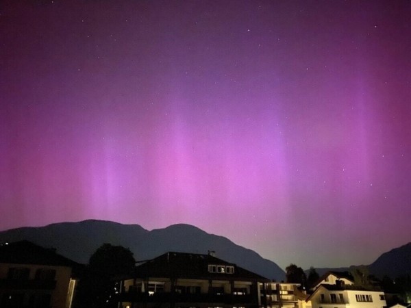 Aurora borealis as seen from #south-tyrol northern Italy tonight