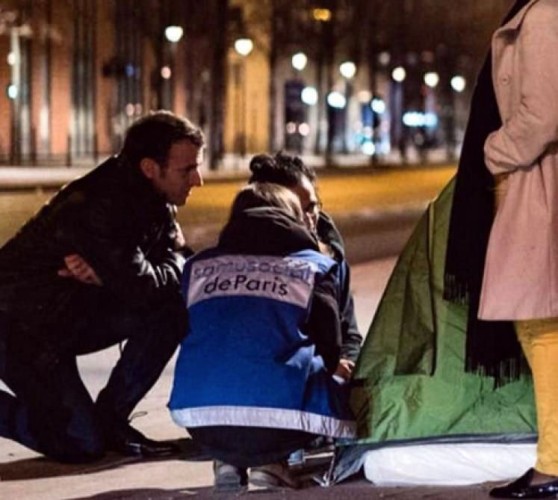 Macron rend visite à des gens vivant sous une tente