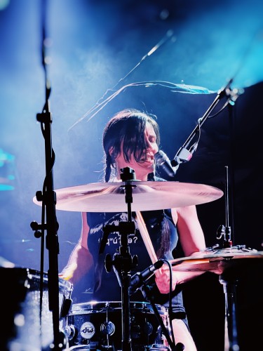 Helms Alee's Hozoji Matheson-Margullis on drums live on stage 2022.