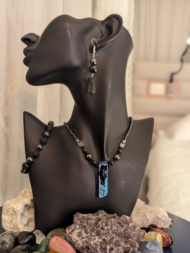 Handmade black blue long agate pendant grey shimmering black beaded jewellery set with grey pillar earrings and fitted bracelet on a black doll
