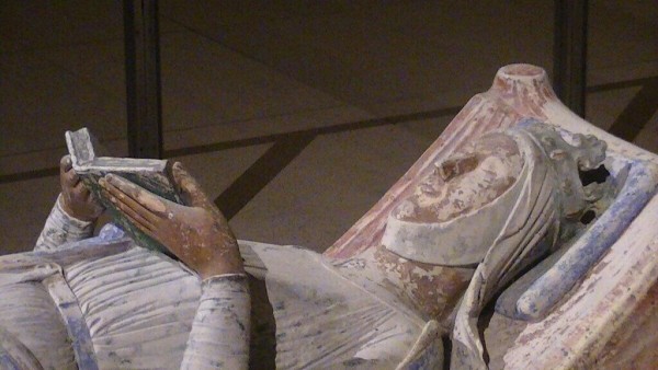 Eleanor of Aquitaine's Tomb from the 13th century holding a modern book
